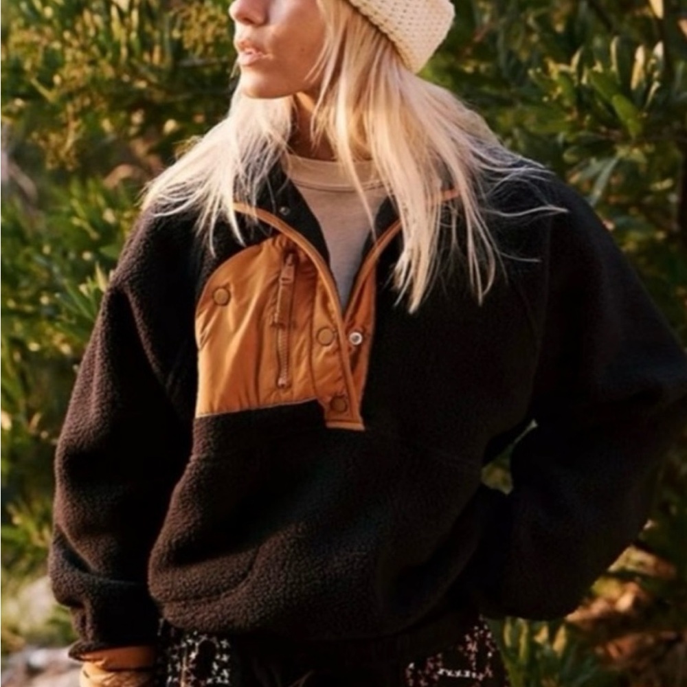 NWOT Free People Movement Hit The Slopes Block Pullover